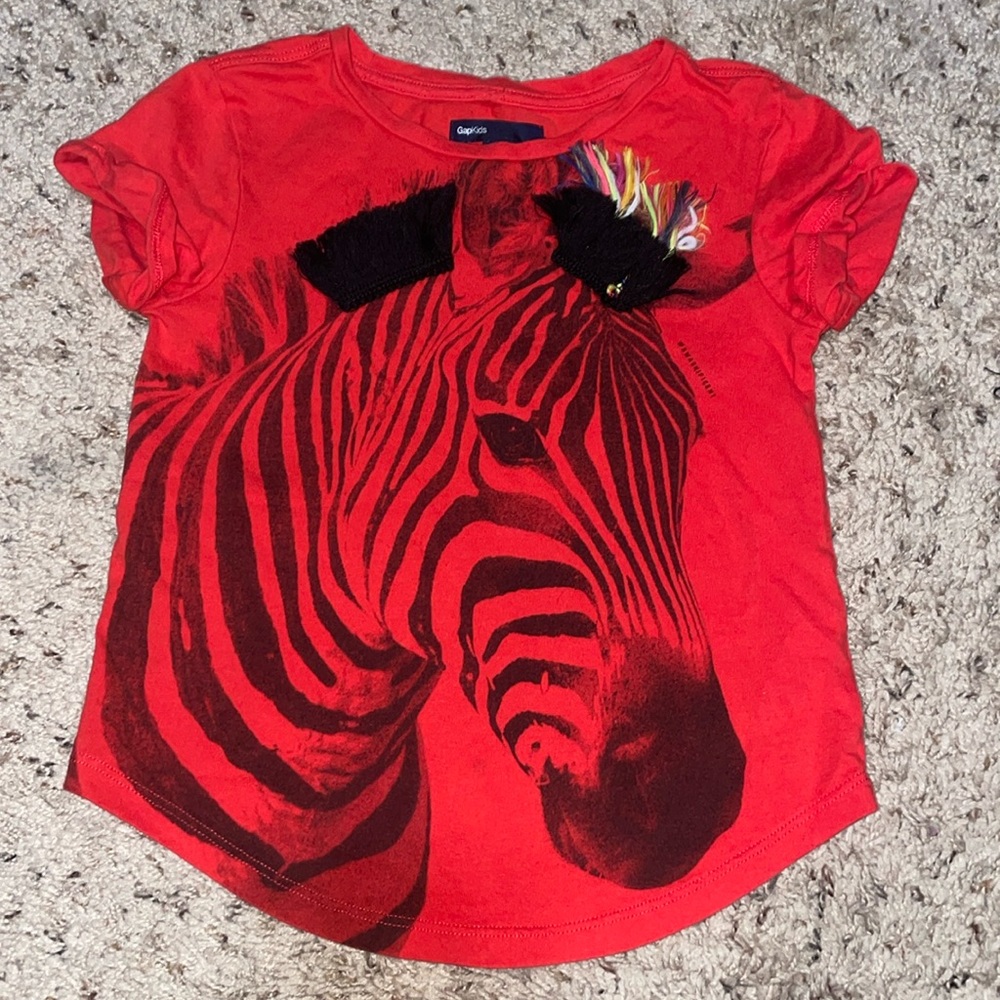Tee shirt.